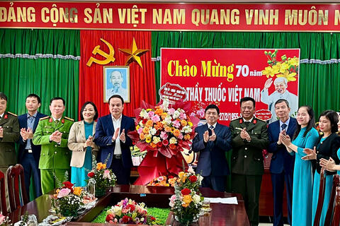<a href="/doan-the-cong-tac-xa-hoi" title="Đoàn thể công tác xã hội" rel="dofollow">Đoàn thể công tác xã hội</a>